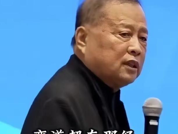 最近网上一段言论彻底炸锅了！曾经的国防大学教授马骏，居然公开表示，中国是靠抄作业