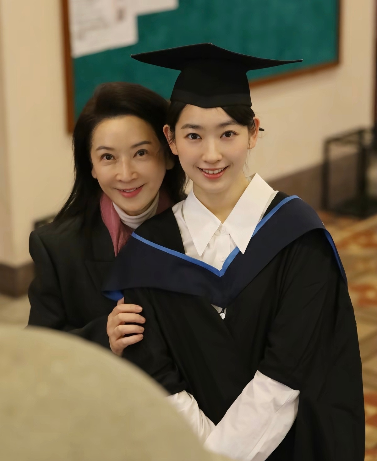 龚慈恩女儿硕士毕业，好靓！