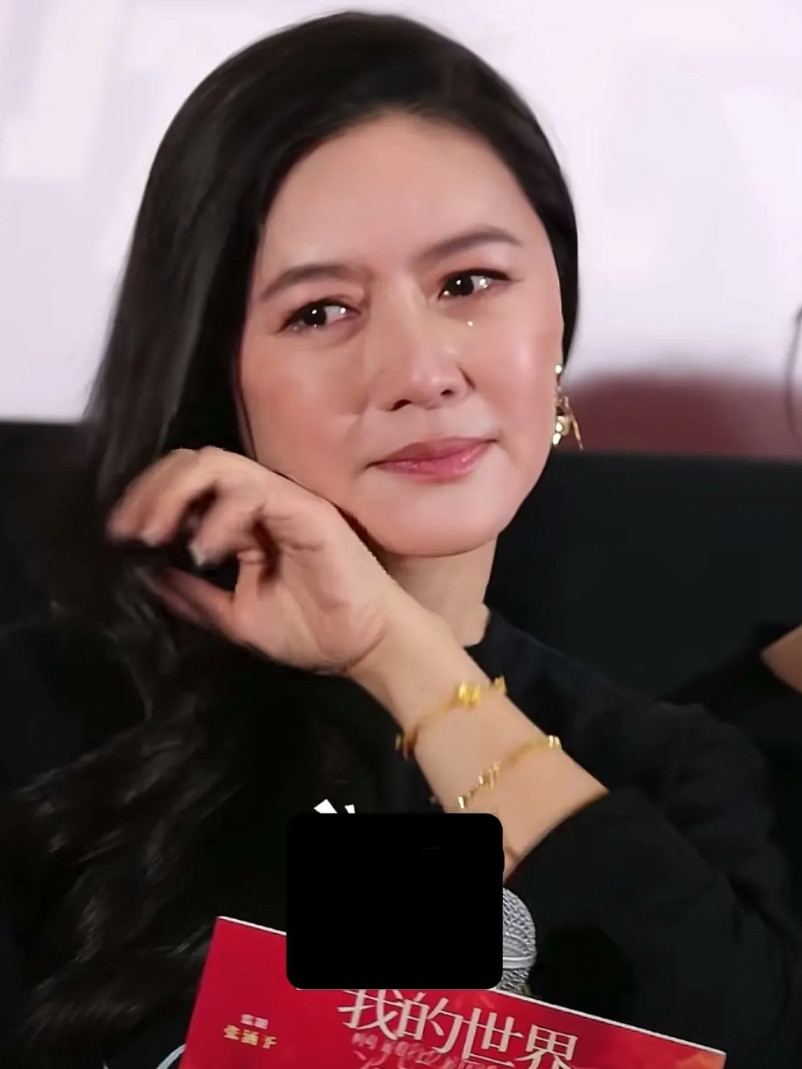 上一秒哭，下一秒笑。影帝张涵予站在一旁，都自愧不如了。田海蓉执导的新作《