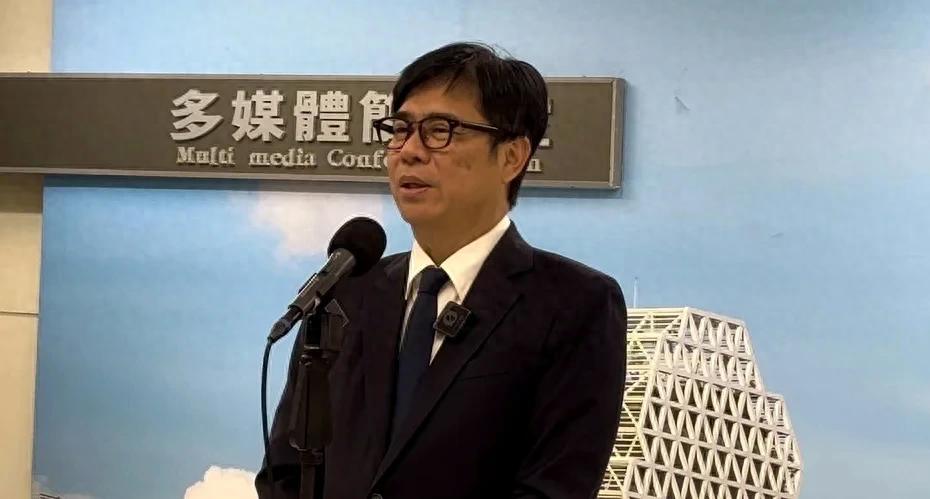 民进党籍高雄市长陈其迈上午受访时表示，正如昨天侯友宜市长所说的，每个人都要把工作