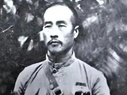 蒋介石枪毙韩复榘前，问冯玉祥意见，冯玉祥：我要有权早把他毙了。1938年，蒋介石