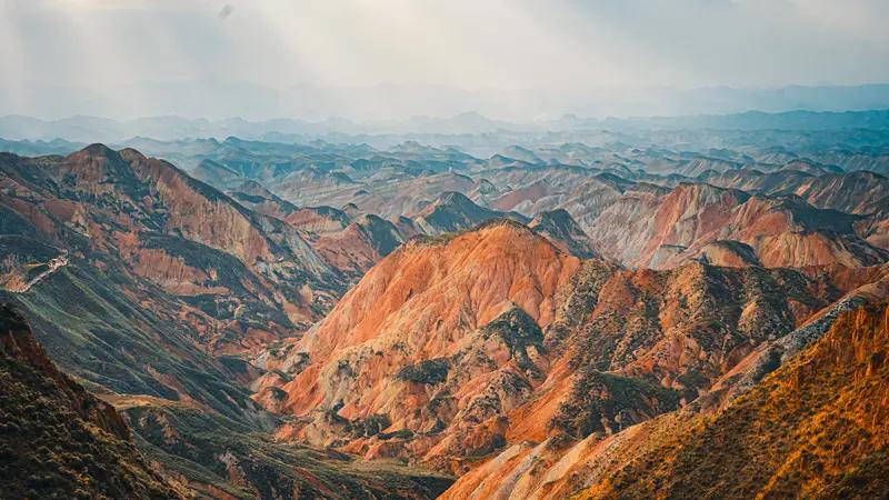 甘肃人为什么要离开甘肃？很多人都去了成都、新疆、西安，甚至更遥远的沿海去打工，