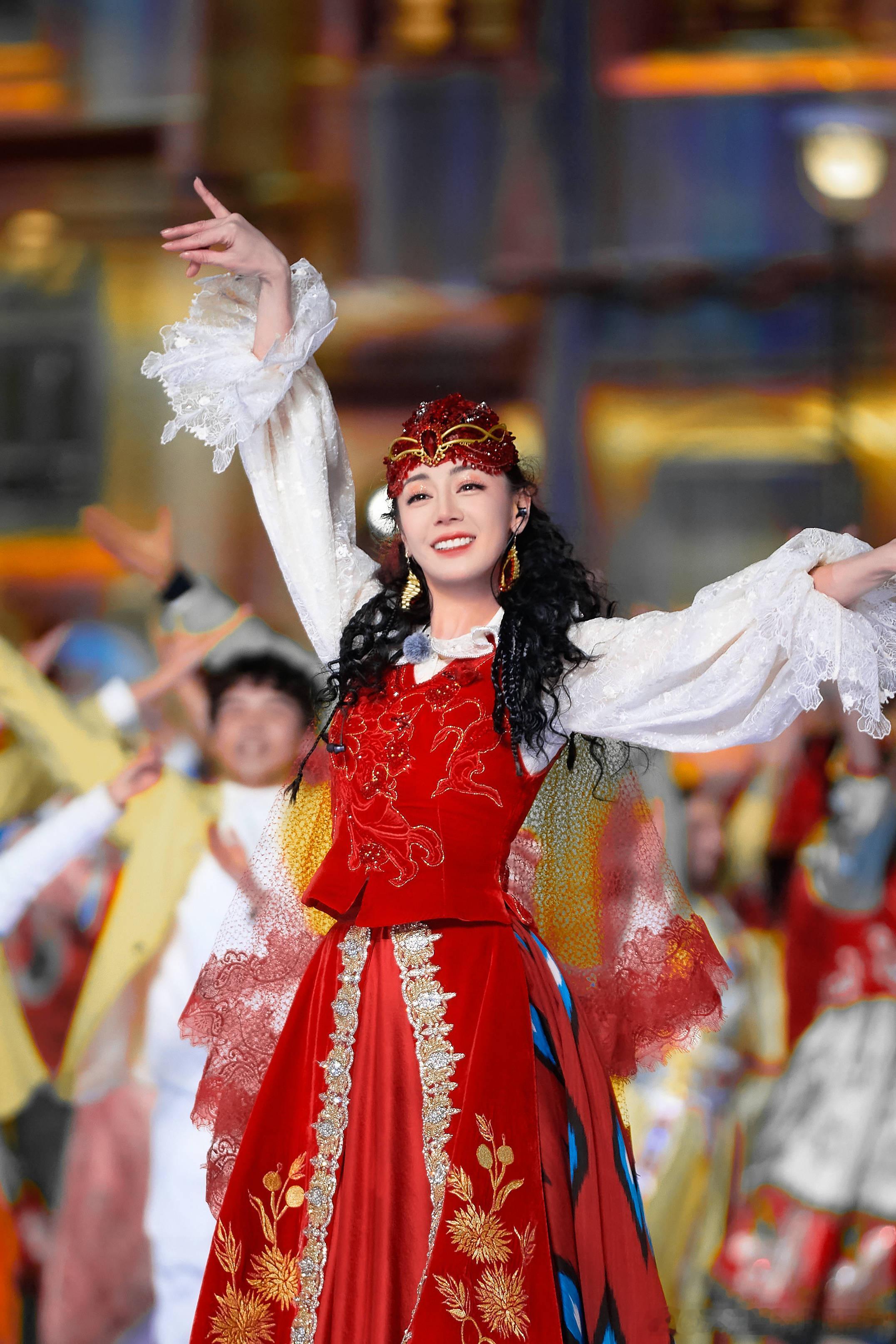 迪丽热巴春晚分会场迪丽热巴可能上春晚分会场，我这心里一下子就亮堂了！之前她在