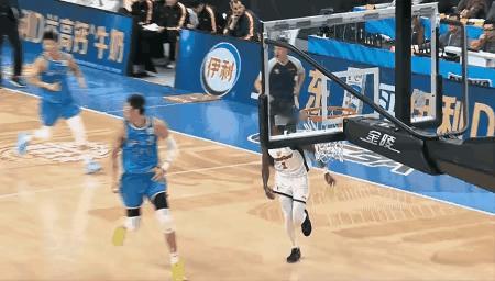 徐杰昨晚受伤，这会是“因果报应”吗？离火运，真的是当世报！昨晚，广东宏远的徐中