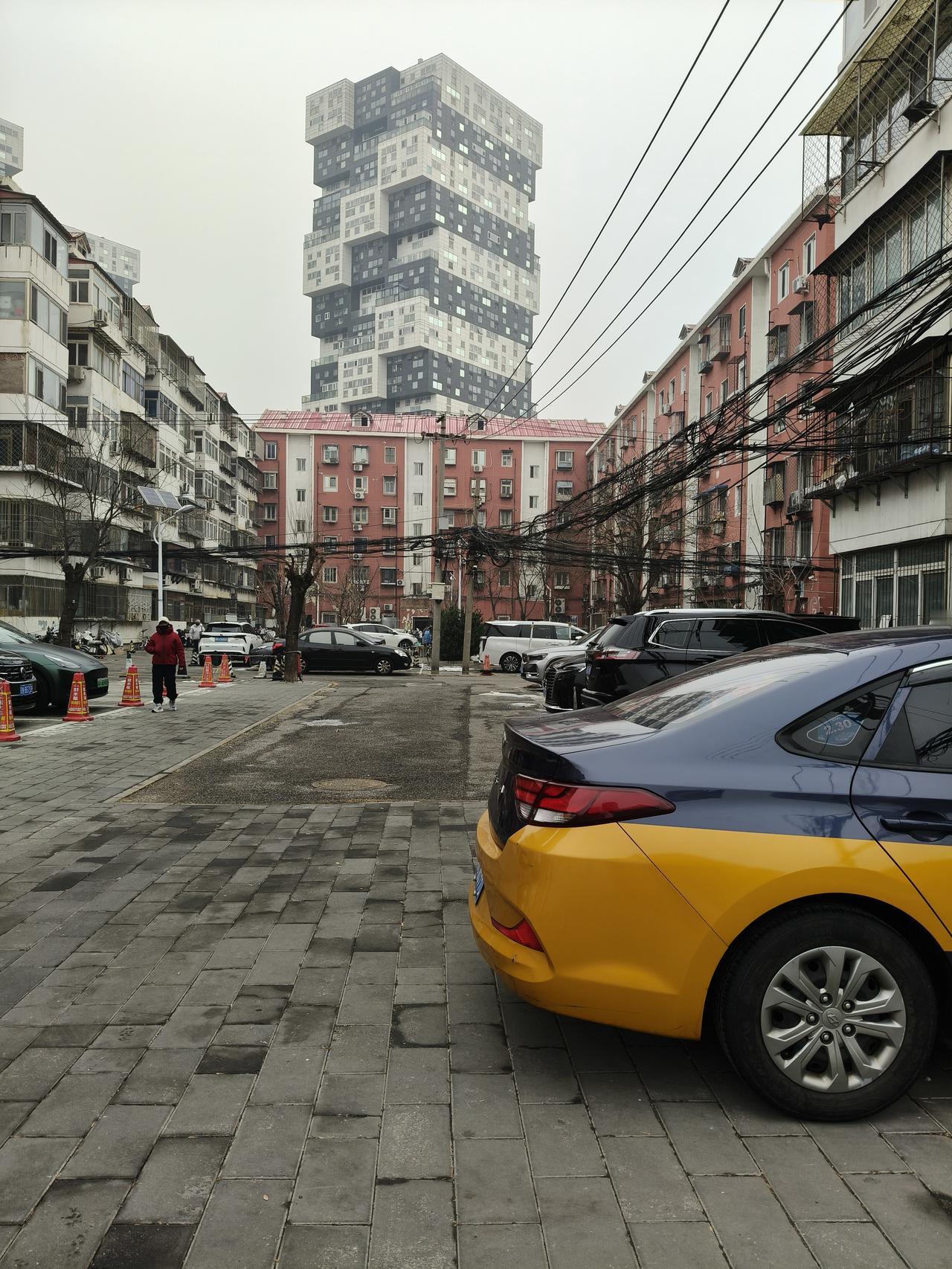 北京的今天阴天了！不知道能再下雪吗？北京的今天天气阴，湿度很高，中午吃饭的时侯