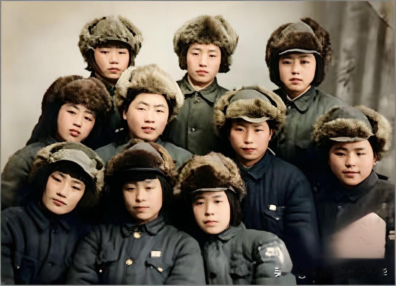 她们是杨靖宇将军领导下的女战士，在西征的路上，全部壮烈牺牲。1938年深秋，照