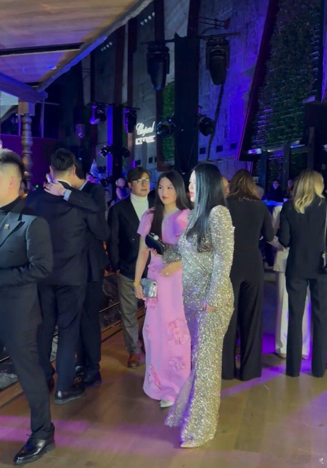 王诗龄是真幸福，只要放假回国妈妈就带她出去穿礼服