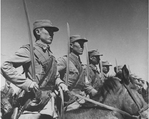 1930年，罗南辉去万县接头，被敌人抓住了。被捕后，他没按常理出牌。 193