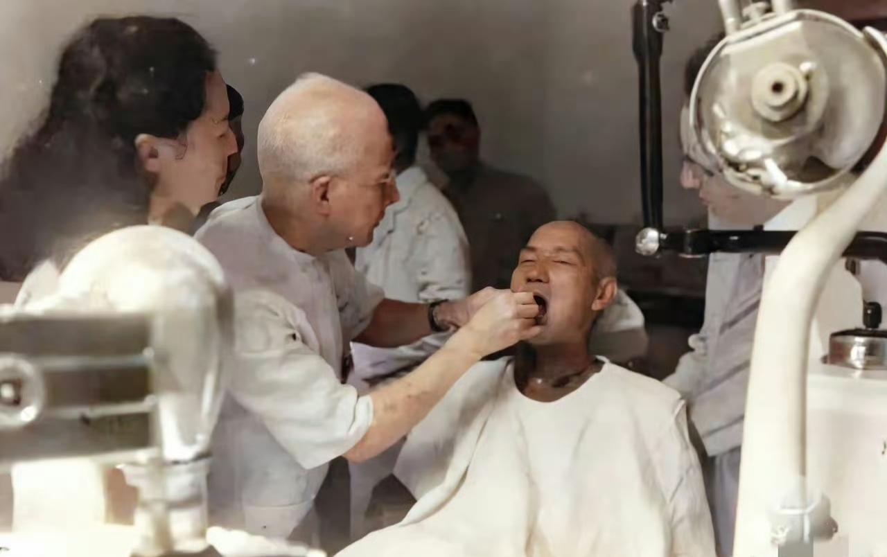 1949年9月14日拍摄于成都华西协合大学口腔医院（今四川大学华西口腔医院）的一