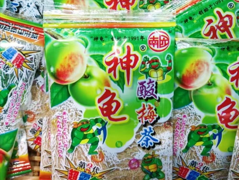 八九十年代最“火”的15种零食，吃过10种的要奔四了，你吃过几种1、搅搅糖