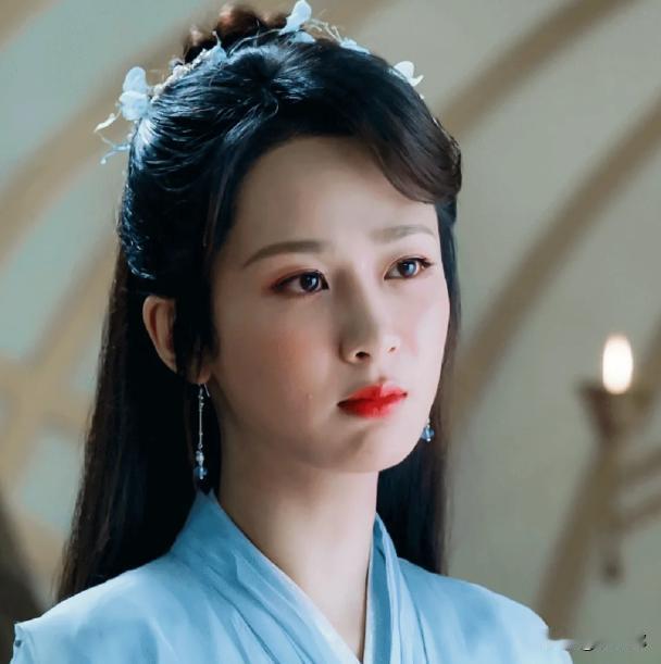 2018年拍《香蜜沉沉烬如霜》，杨紫演的锦觅得知真相后本应大哭，却忍不住捶墙笑