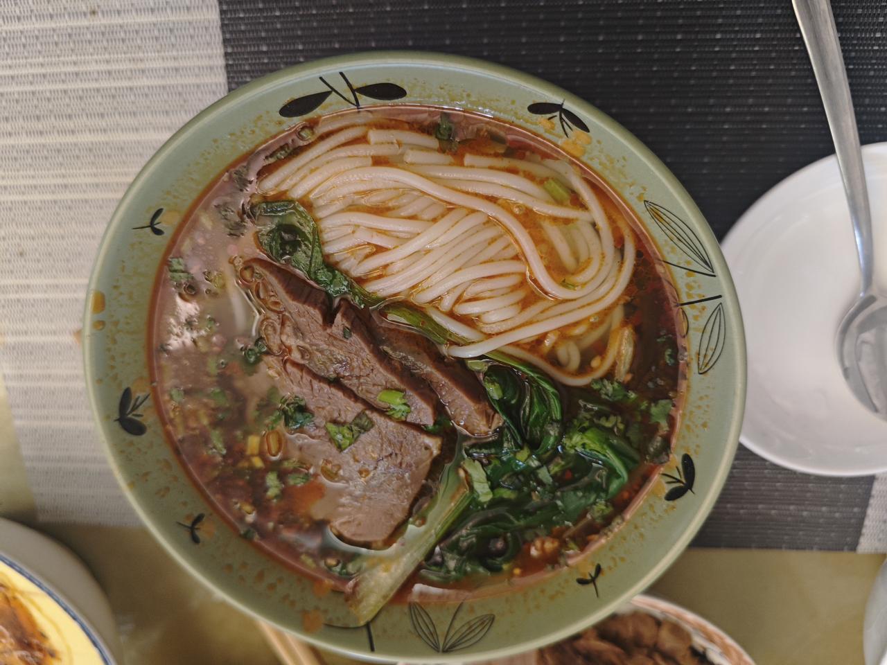简单的早餐退休了，居家过日子，不知不觉地就把一日三餐调整为一日两餐。没有特殊
