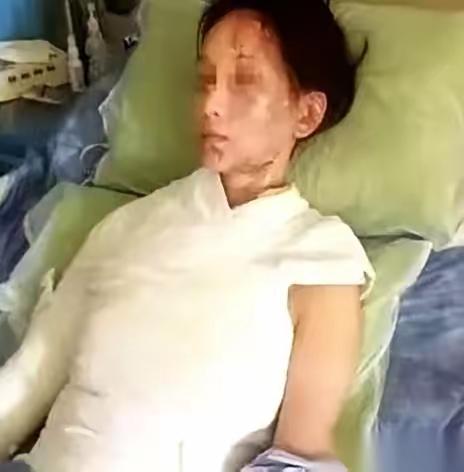 这就是嘴贱的下场！当晚店内人手紧张， 17岁火锅店服务员加汤慢了些，被女顾客一顿