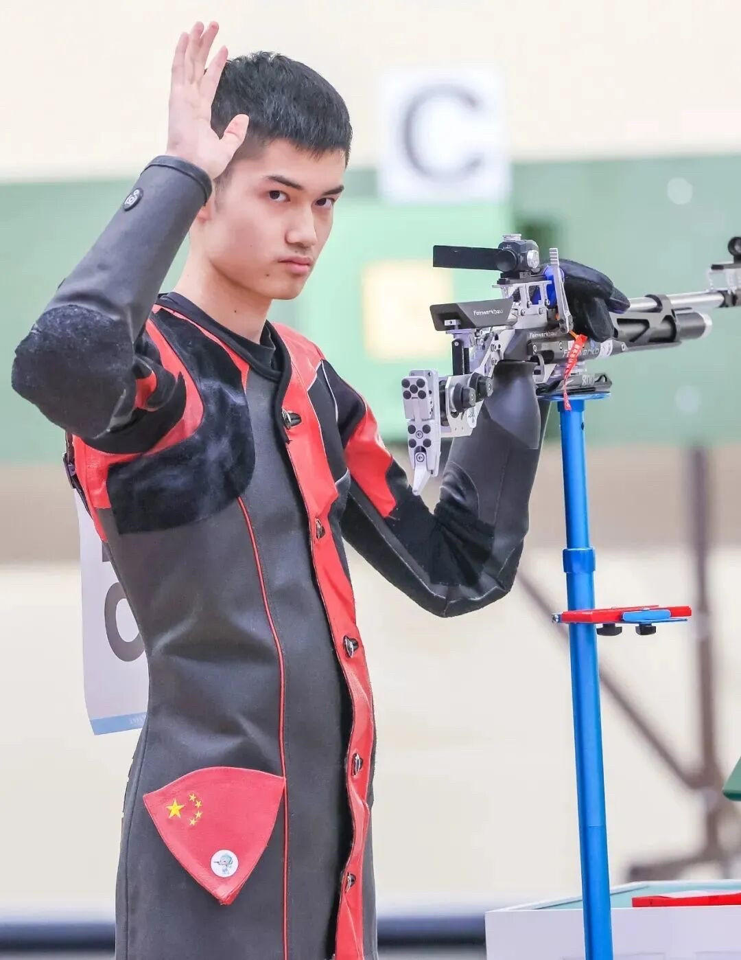 一起聊亚运盛李豪的夺金对中国射击队有何意义靶场封神！盛李豪4小时连拿两金，刷新亚洲纪录4小时，两枚金
