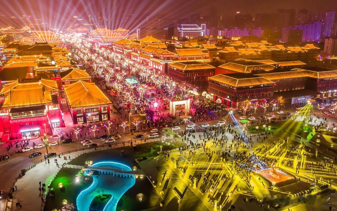 西安大唐不夜城:狂揽4000万客流，人均却只花1.5元，凭啥赚了人气反倒亏了钱