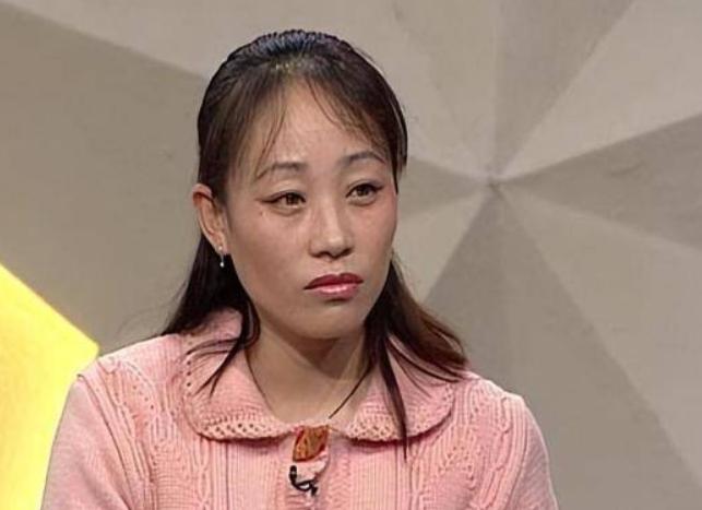 1998年，内蒙古一名女子自家开的小店遭小偷光顾，她顺着地上脚印一路追踪直接抓
