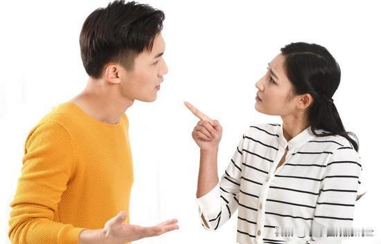 今天在网上看到一个奇葩事！有小两口，女的不工作，在家做饭看孩子，男的送外卖，