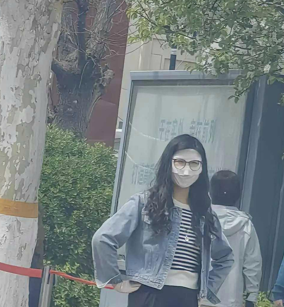 既然这么害怕太阳，为何要出门？😂😂😂