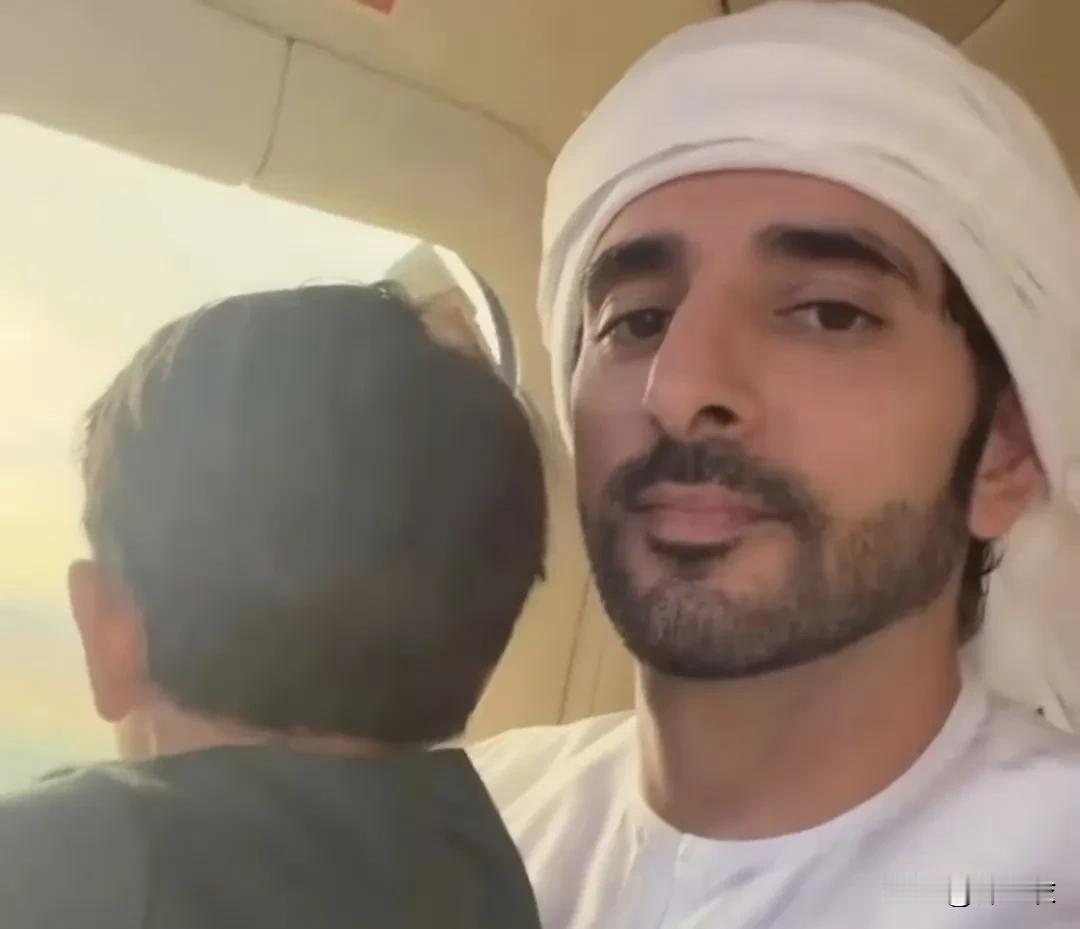 新年第一天哈曼丹不发正房的孩子，而是发二房的孩子，有人说，他就是故意，他就是想要