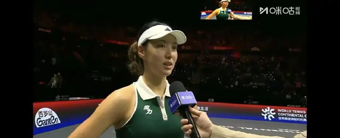 她没用“爆冷”，直接扫了世界第一一个6-2，6-1。斯瓦泰克愣在场上。此前