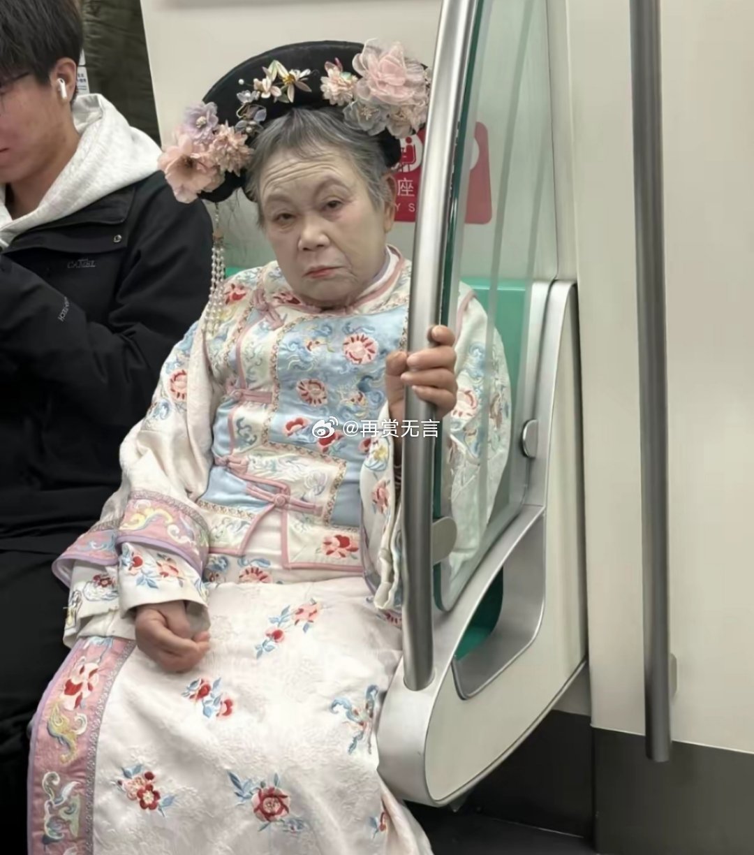 年龄不是问题。只要自己喜欢的，想什么打扮就什么打扮。