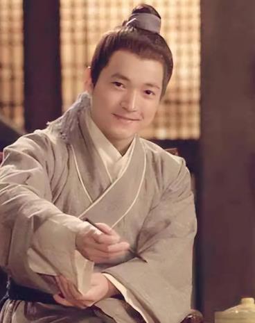 内娱狗仔后，有消息称喻恩泰与史林子名下几乎无共同财产，银行卡也没多少资产。卓伟