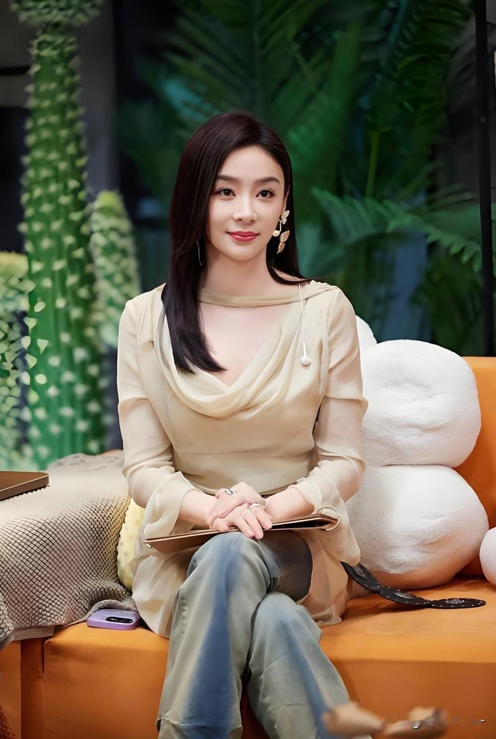 电视剧《归队》集结完毕，有个情节头回见叫人既唏嘘又感慨，剧中袁姗姗饰演的