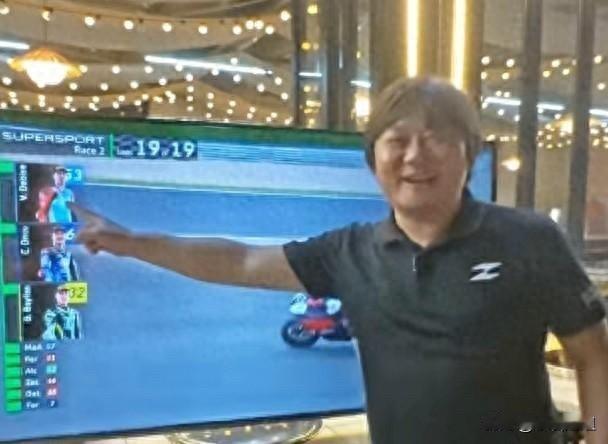 张雪才是真狠人！捷克站最后一圈绝杀，53号机车直接封神！两回合冠军全包揽，赛