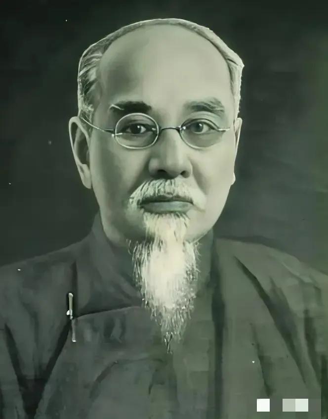 1943年，国民政府主席林森，意外遭遇车祸，不久离开人世，蒋介石叫来戴笠，问道：