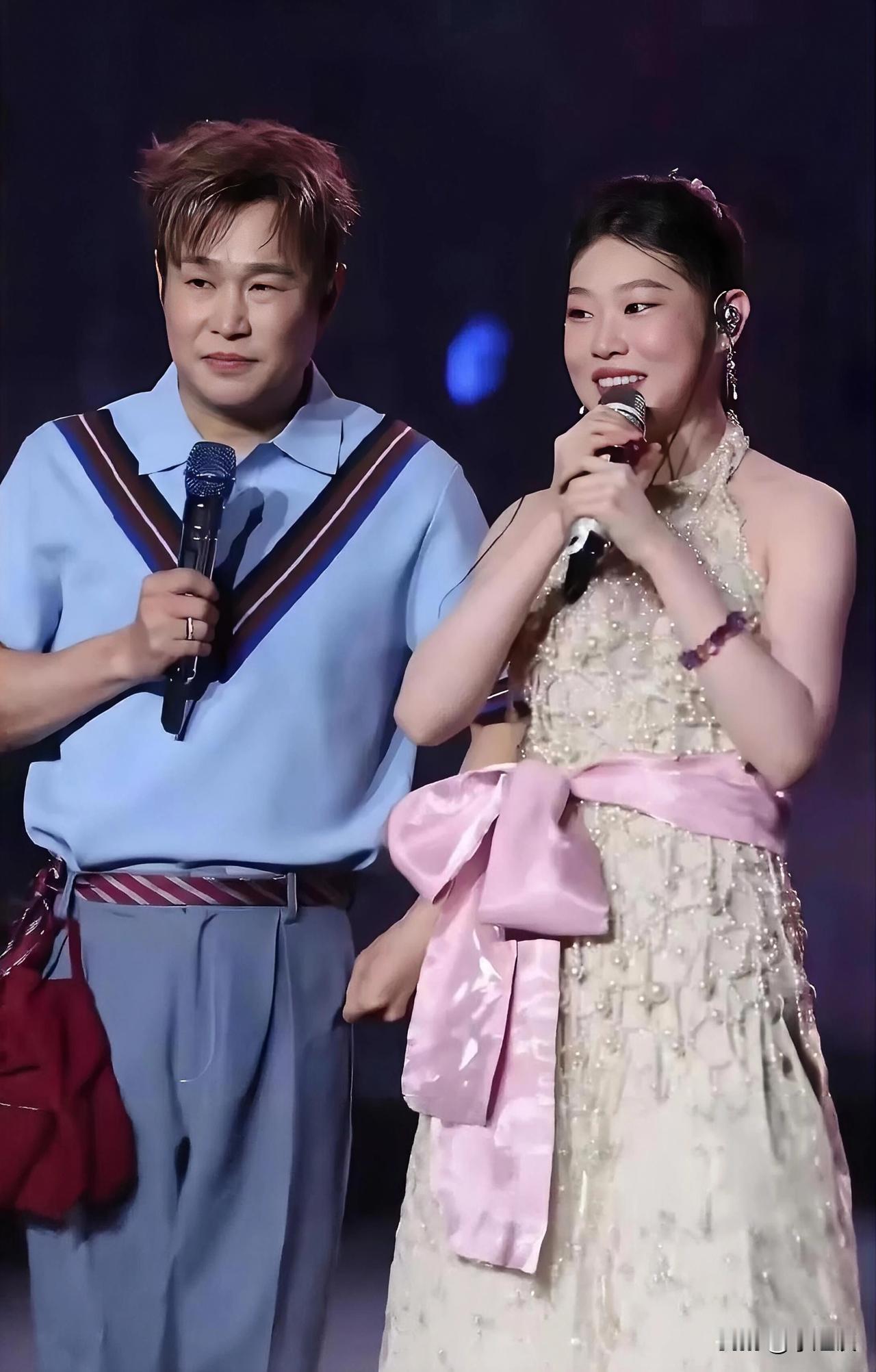 小沈阳现在很心痛，因为闺女沈佳润无缘2026年春晚了。本来今年春晚女儿能登上