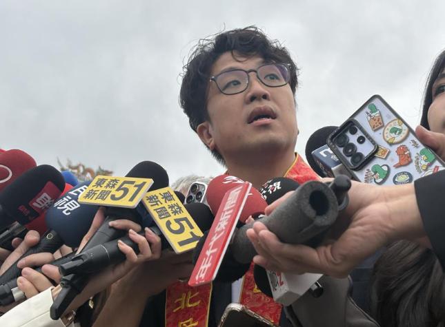 “台独分子”沈伯洋发表声明，4月25日，现任台北市长蒋万安和民进党参选台北市