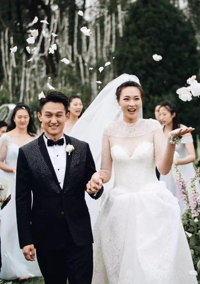 她是“排球女神”，嫁给了“北大才子”杨臻博，可结婚好几年肚子一直没动静，最后查出