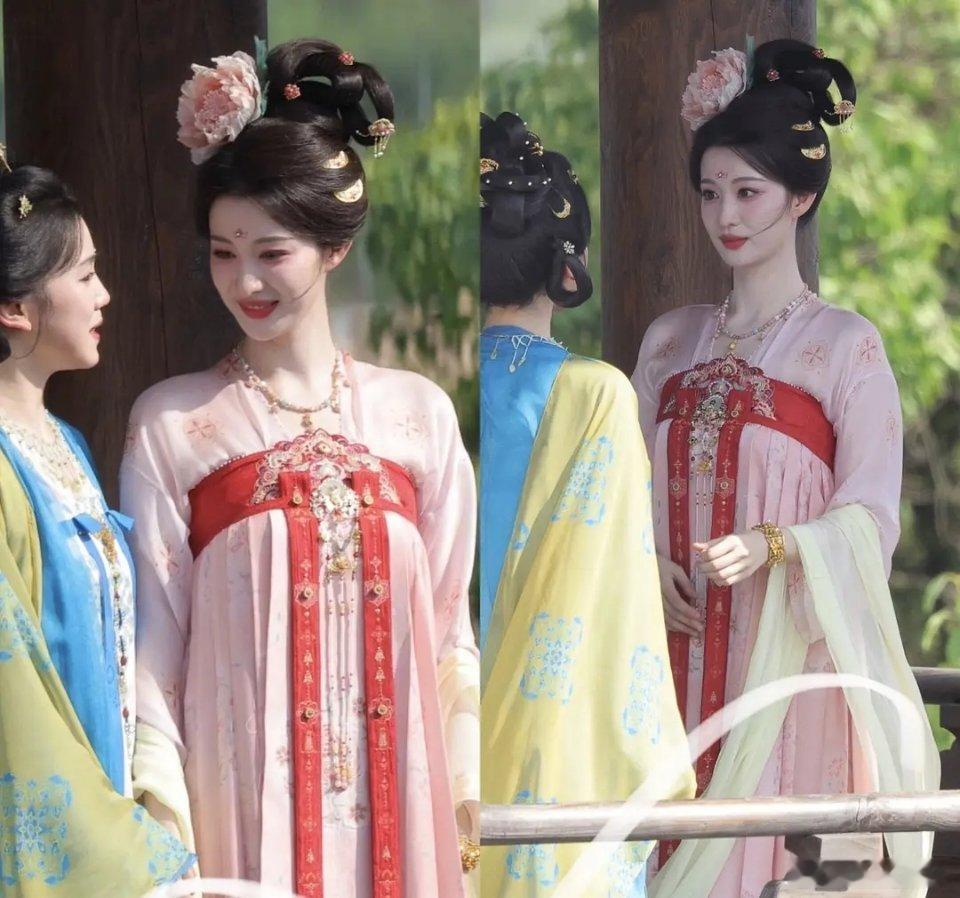 鞠婧祎和王楚然这造型，谁抄谁的？