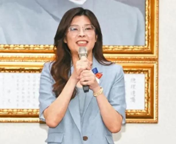 郑丽文胆子真大！她曾直接放出话来，如果自己当了国民党主席，第一个就是要收拾民进党