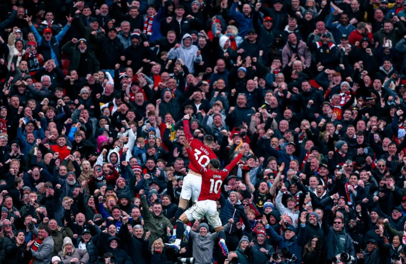 聊聊库尼亚吧：其实他并不在最舒服的位置踢球曼联3-1维拉的上半场，双方都是没