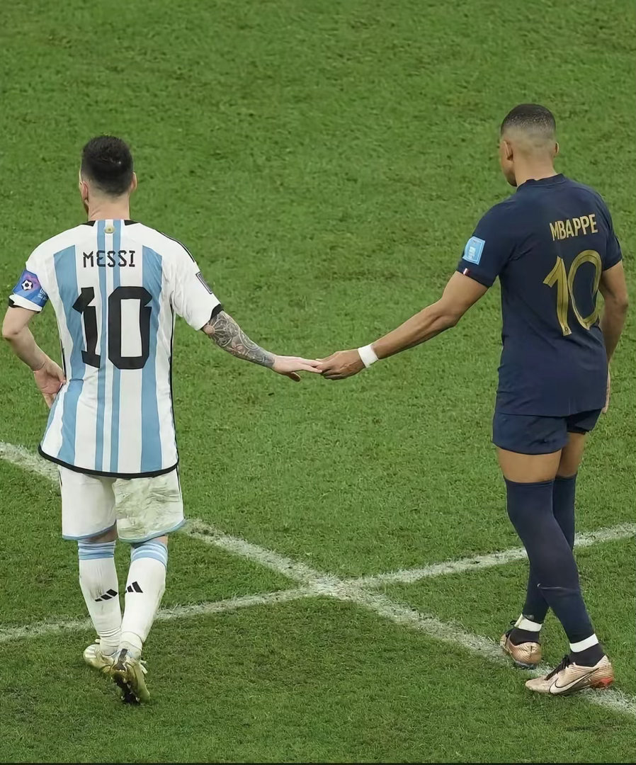 🇦🇷梅西有1个世界杯冠军奖杯🇫🇷姆巴佩有1个世界杯冠军奖杯?
