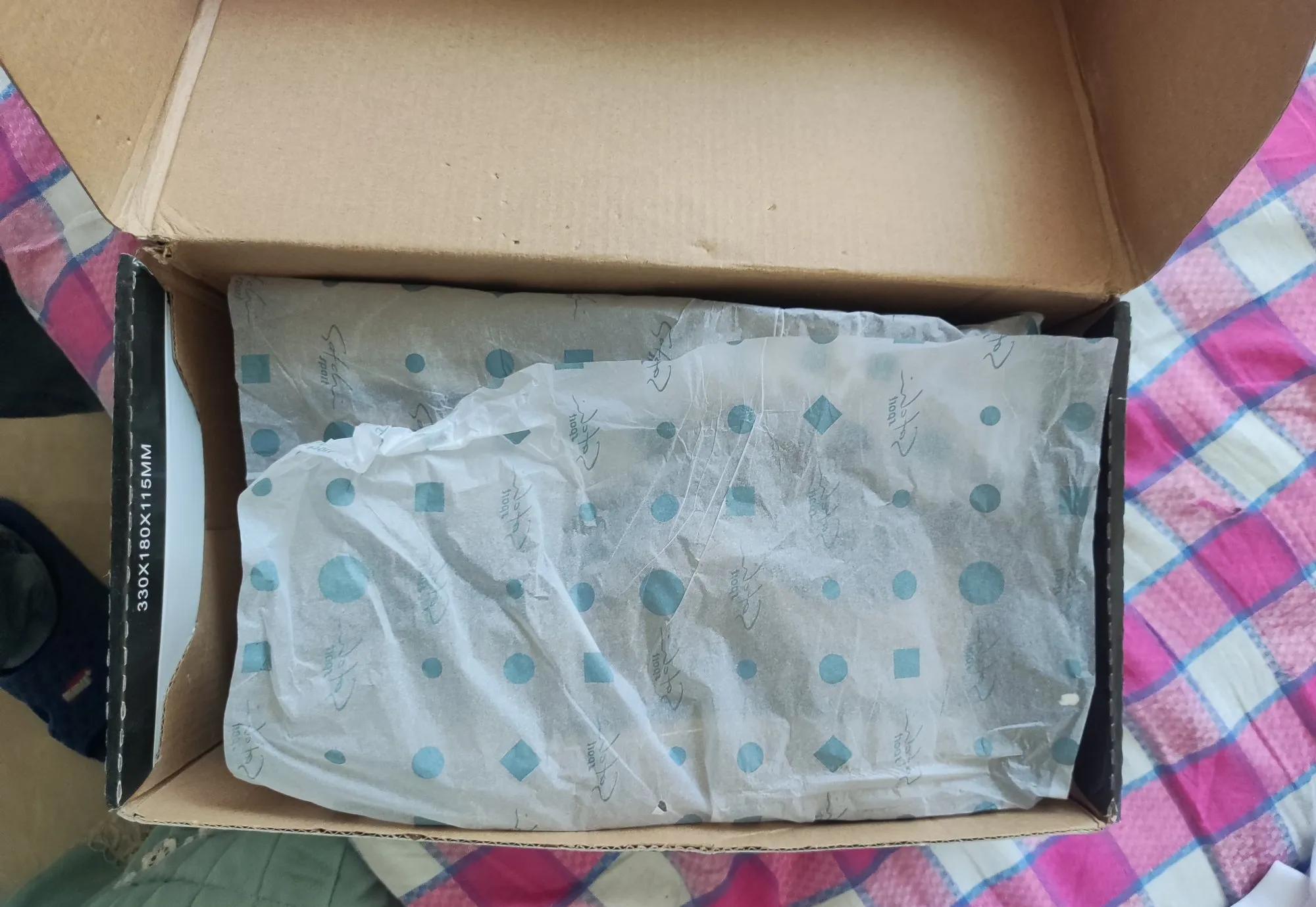 卧槽，这伪装的也太像了！七天无理由退货，运费险都有，还有实体店，难怪那么多人
