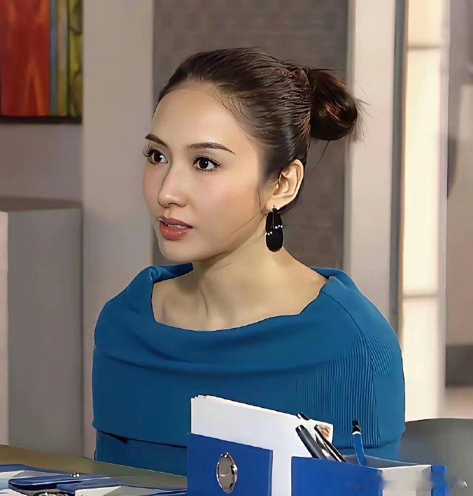 张柏芝早就说了，在香港，她心里觉得只有黎姿比她美，就知道黎姿有多美了！