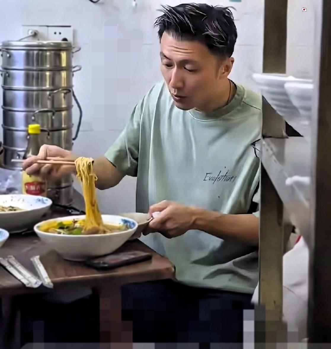 王菲这辈子都不会离开谢霆锋！原因特别的简单，谢霆锋演唱会结束后，去吃面条居然