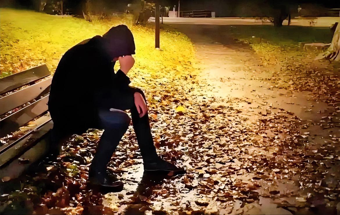 7秒教你看透身边是人是鬼方法很简单，就是看一个人的字迹。你肯定听过“字如其人”