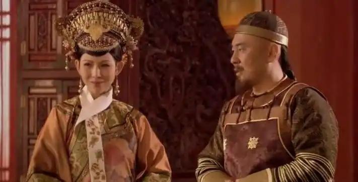 皇帝要给太妃磕头？太妃不过是皇帝父亲的妃子，九五之尊凭什么低头？还有一种流传更广