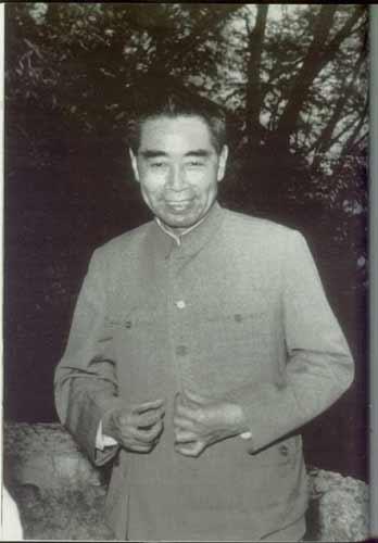 周总理的一个千古之谜：1976年，周总理陷入了时断时续的昏迷之中，他在一次清醒时