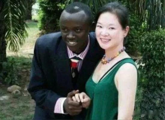 中国的女人啊，真是让人捉摸不透——就拿肤色来说吧，她们普遍都喜欢白，传统观念