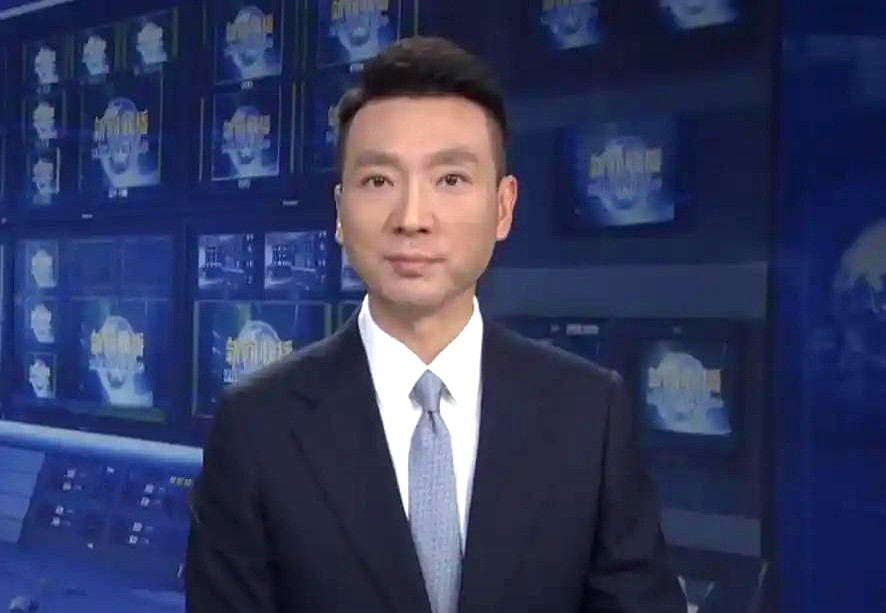 央视国脸康辉结婚24年坚决丁克，直到双亲相继离世，才在自传里承认自己后悔了当年他和妻子刘雅洁商量好不