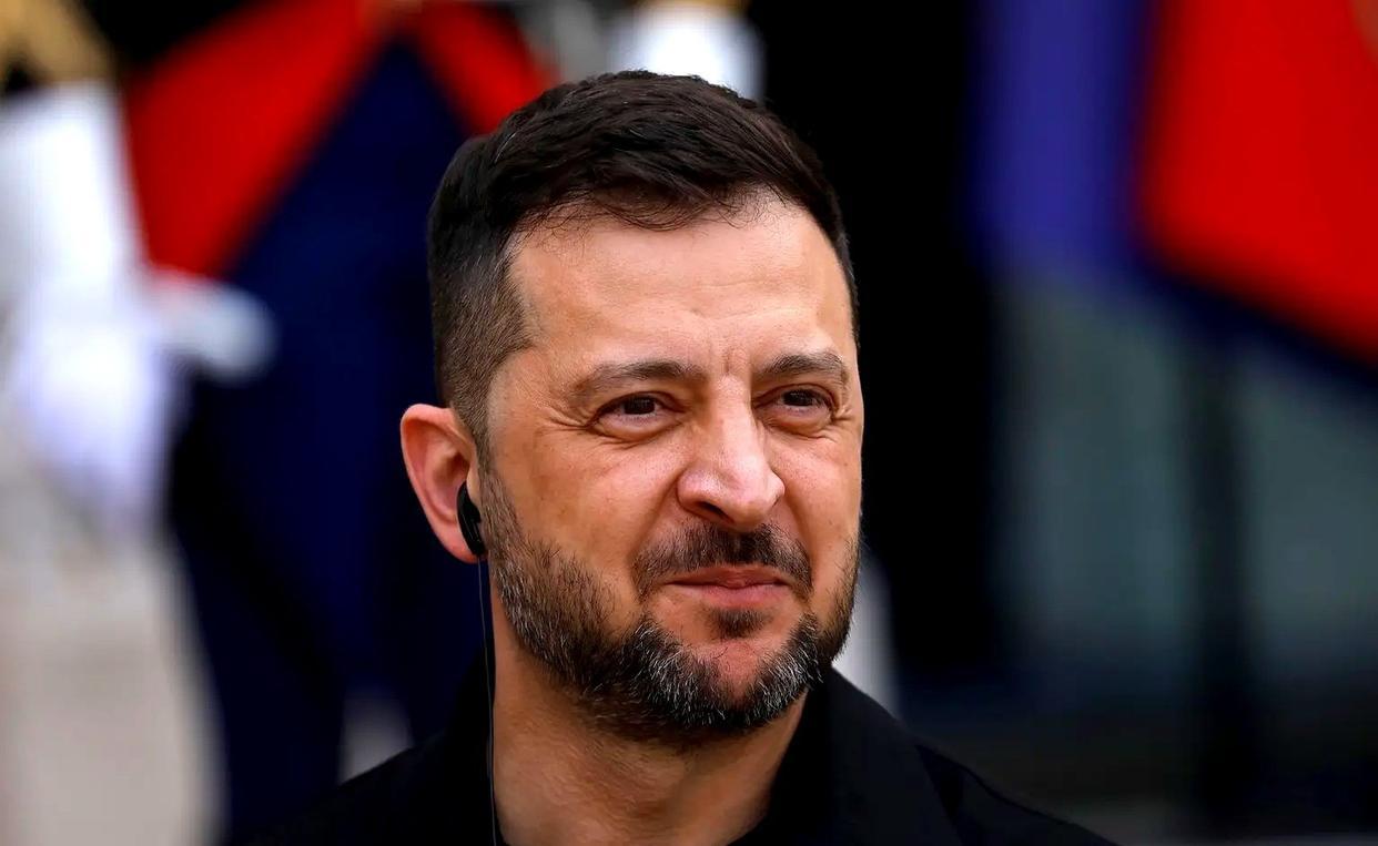 一句“乐意”惹大祸！泽连斯基微笑表态，是玩笑还是真敢碰核红线？英国天空新