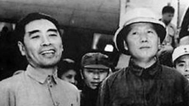 🌞1945年重庆谈判期间，国民党官员们轮番向毛主席敬酒，结果都被周总理拦了