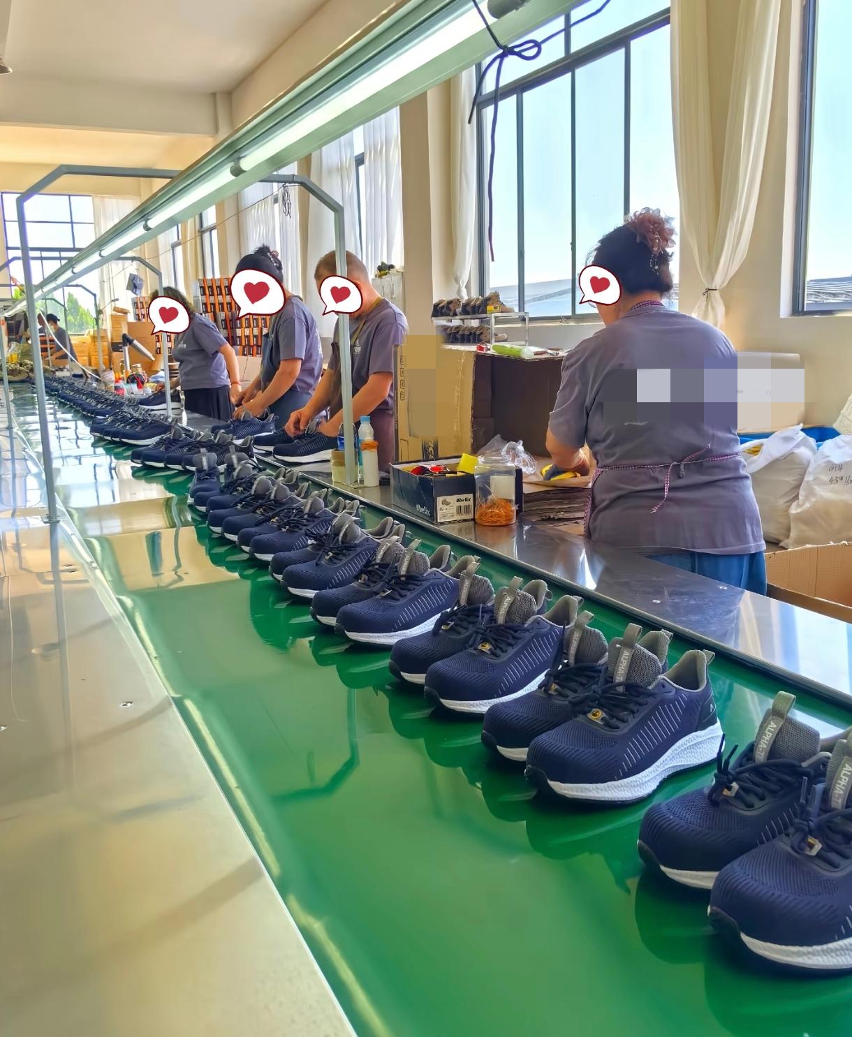 我同学在我们临沂一家鞋厂做行政，她的老板去大城市学了点管理，回来牛哄哄的不行了。