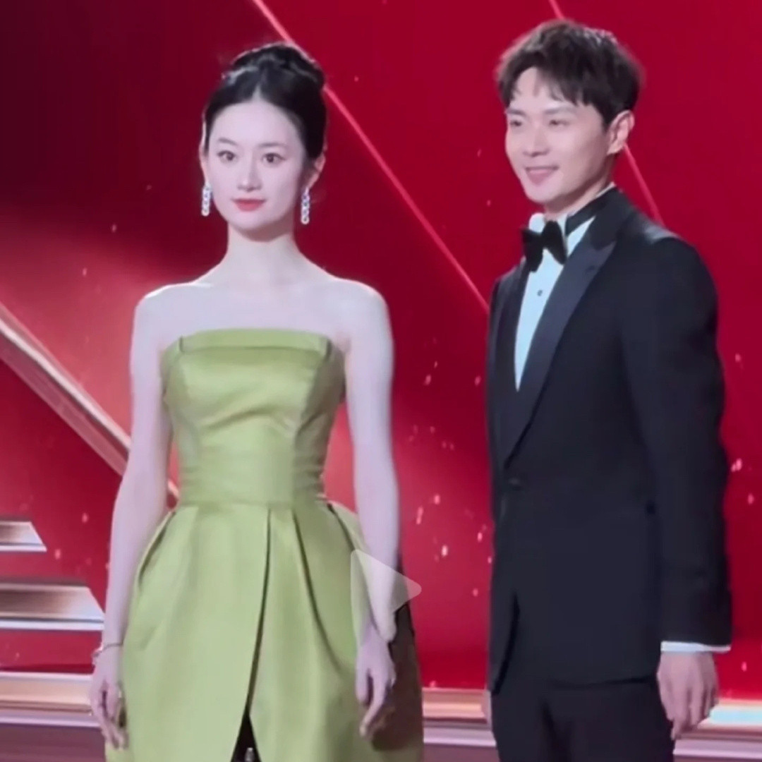 曹骏也不矮呀郭晓婷身高166厘米她穿的高跟鞋怎么也有8厘米吧曹骏的鞋底也有点高但
