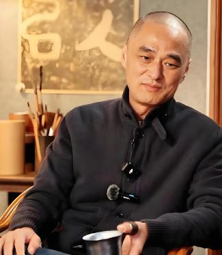 一位阅人无数的HR总监说：“有上进心的人，一般都很强势。情绪稳定的人，都
