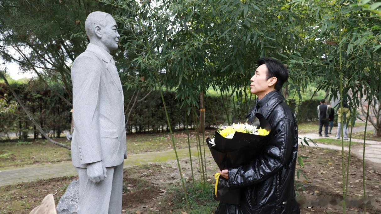 于和伟去祭奠了吴石将军和夫人王碧奎，这就是电视剧的意义《沉默的荣耀》里面于和